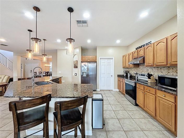 Image No.18-8 Bed Property for sale