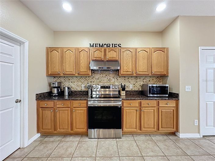 Image No.19-8 Bed Property for sale