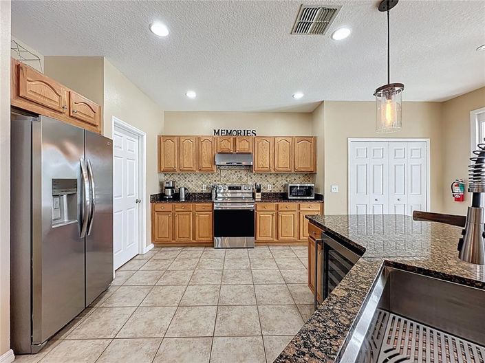 Image No.20-8 Bed Property for sale