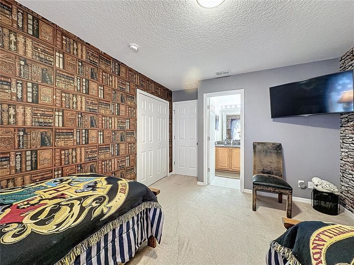 Image No.53-8 Bed Property for sale