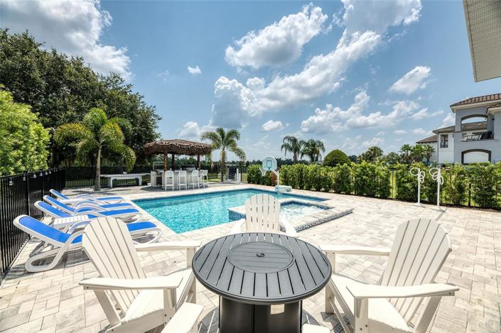 Image No.17-6 Bed Property for sale