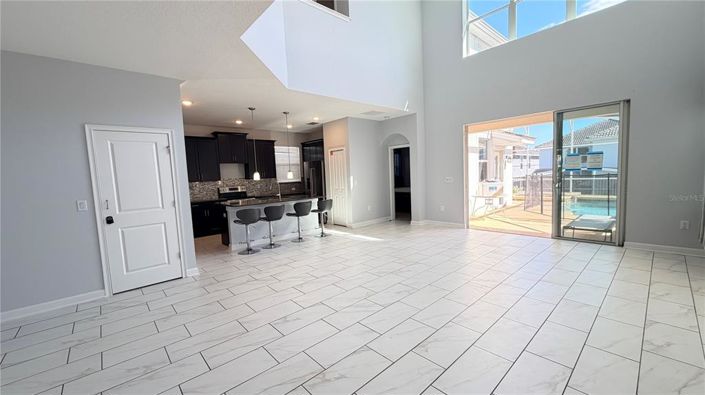 Image No.12-5 Bed Property for sale