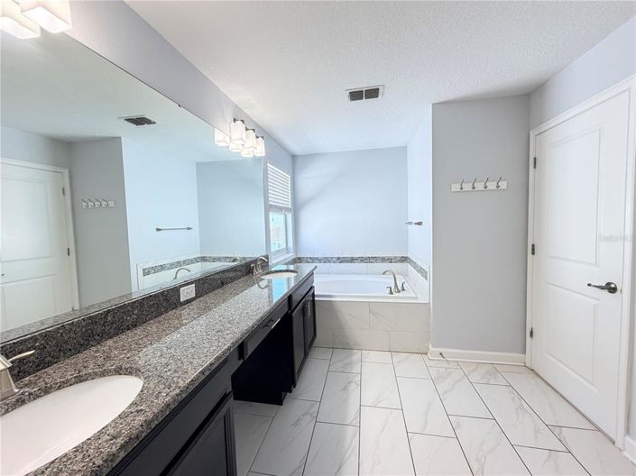 Image No.28-5 Bed Property for sale