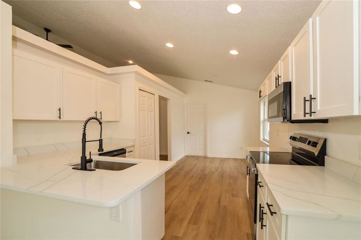 Image No.5-4 Bed Property for sale