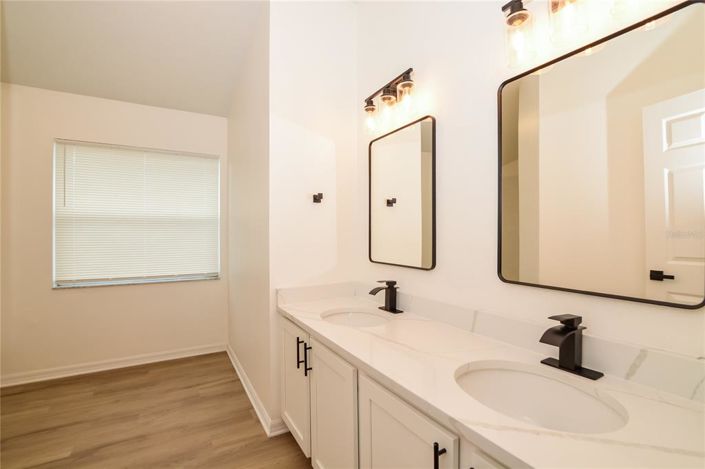 Image No.9-4 Bed Property for sale