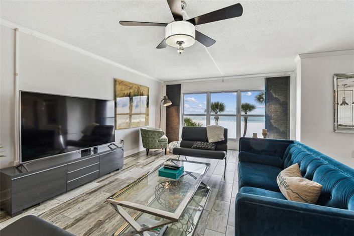 Image No.10-2 Bed Property for sale