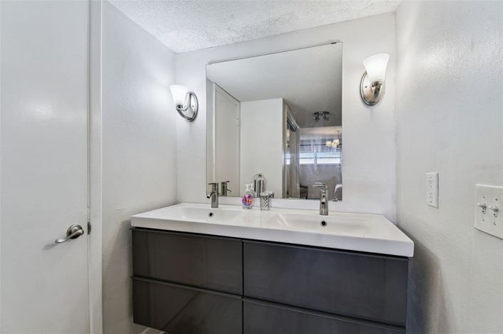 Image No.33-2 Bed Property for sale