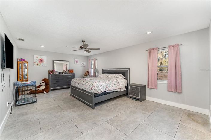 Image No.10-3 Bed Property for sale