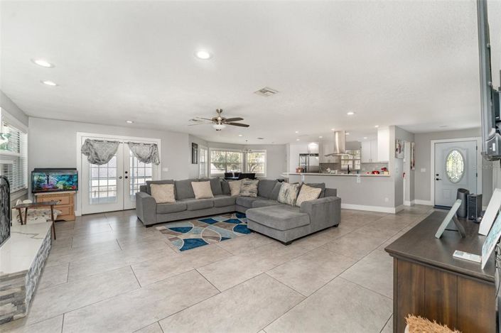 Image No.3-3 Bed Property for sale