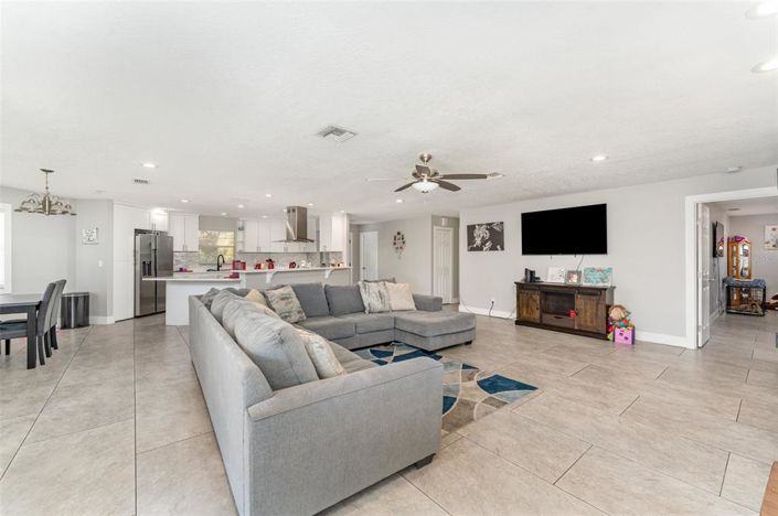 Image No.5-3 Bed Property for sale