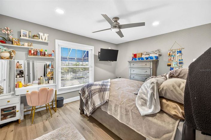 Image No.25-2 Bed Townhouse for sale