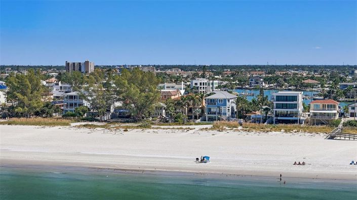 Image No.12-5 Bed Property for sale