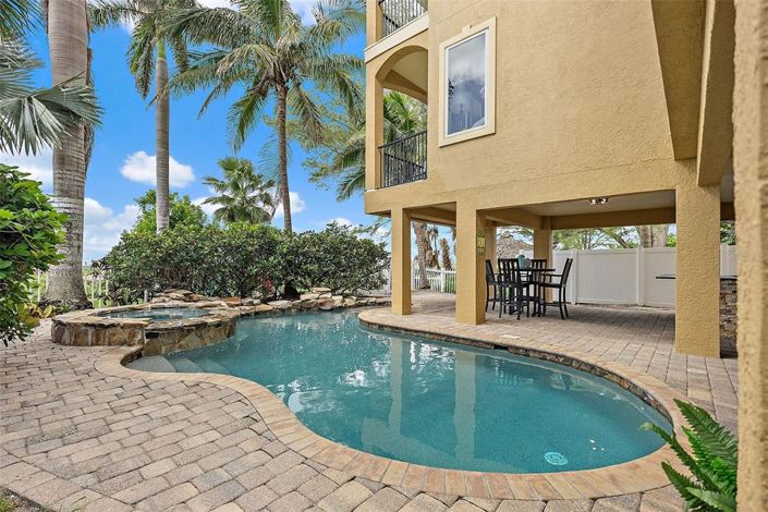 Image No.3-5 Bed Property for sale