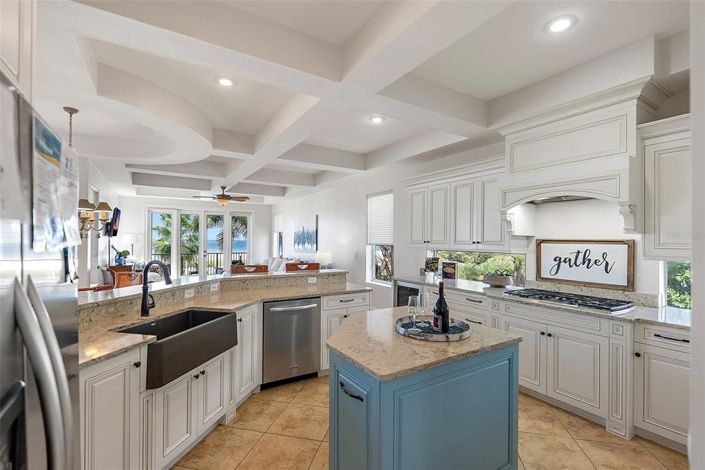 Image No.31-5 Bed Property for sale