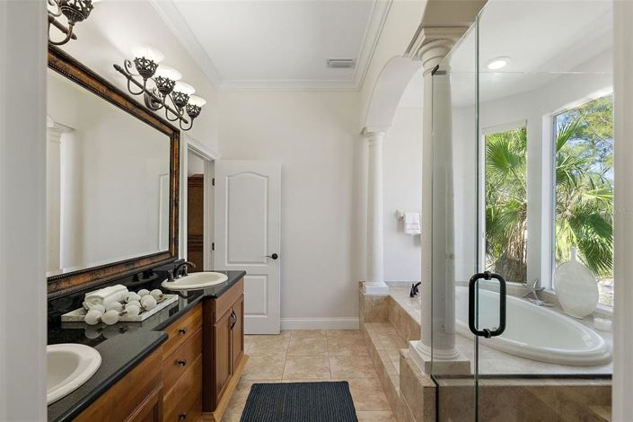 Image No.46-5 Bed Property for sale