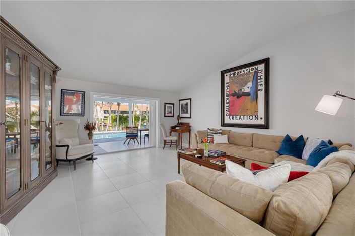 Image No.17-4 Bed Property for sale