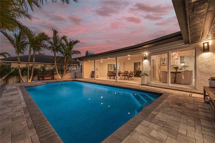 Image No.2-4 Bed Property for sale