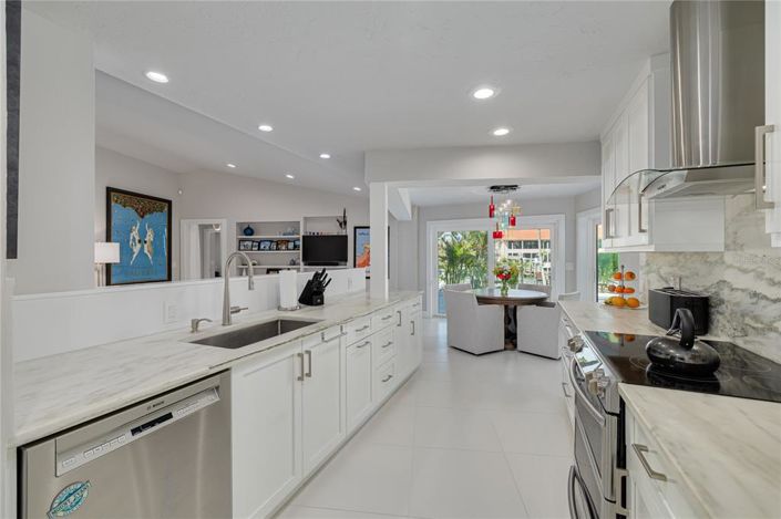 Image No.28-4 Bed Property for sale