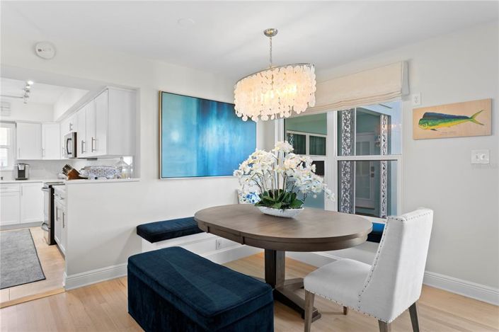 Image No.10-2 Bed Property for sale