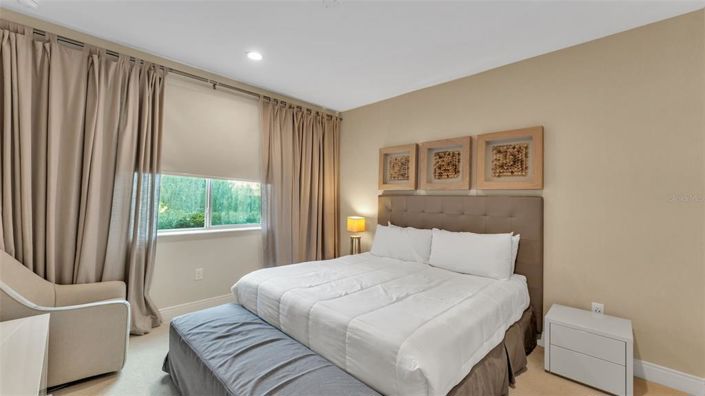 Image No.17-4 Bed Townhouse for sale