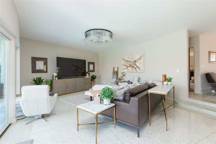 Image No.10-4 Bed Property for sale