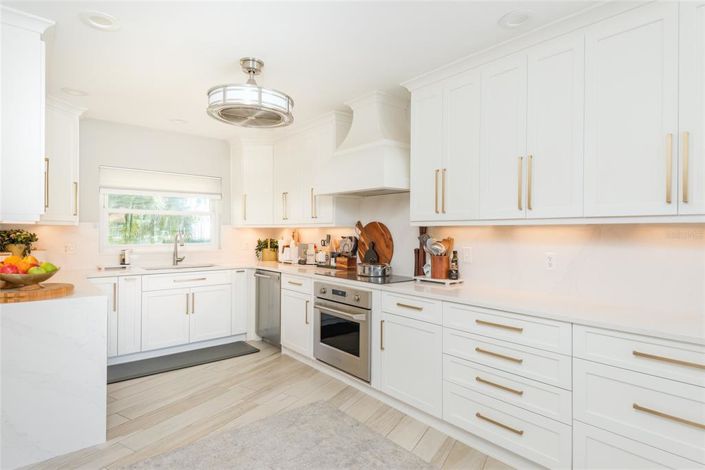 Image No.19-4 Bed Property for sale