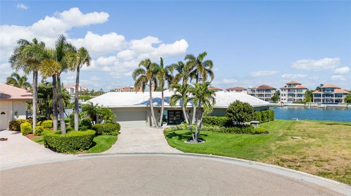 Image No.52-4 Bed Property for sale