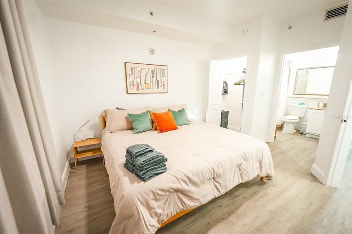 Image No.7-1 Bed Property for sale