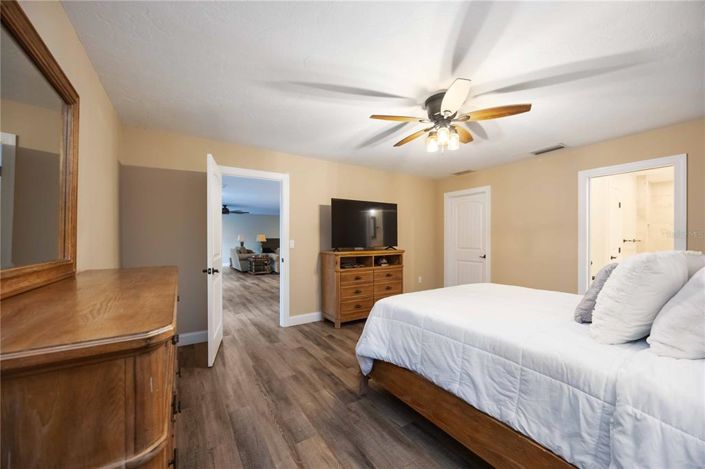 Image No.19-3 Bed Property for sale