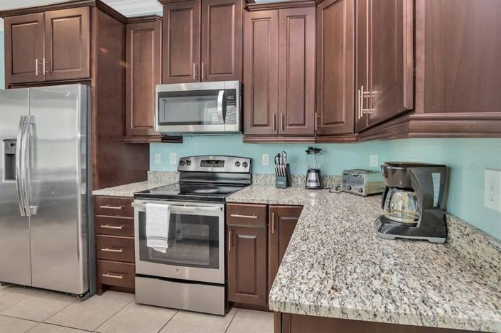 Image No.11-8 Bed Property for sale