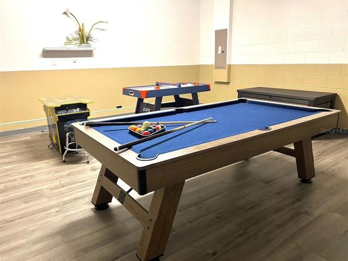 Image No.12-8 Bed Property for sale