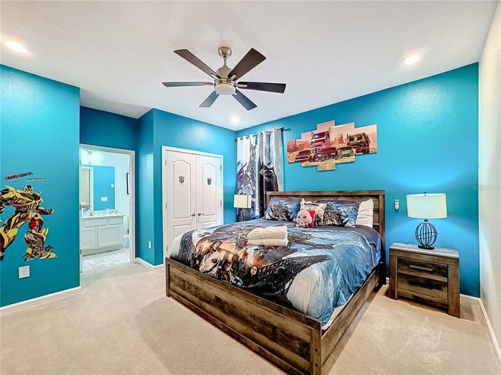 Image No.40-15 Bed Property for sale