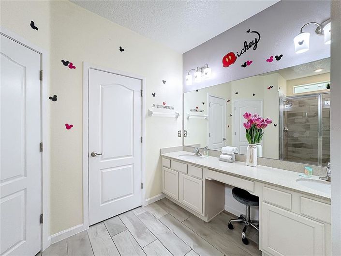 Image No.53-15 Bed Property for sale