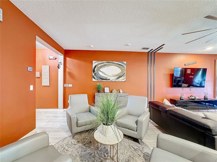 Image No.8-15 Bed Property for sale