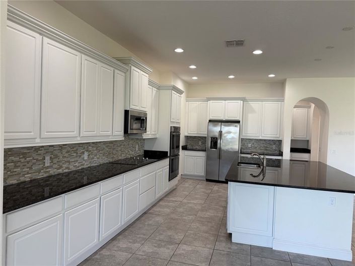 Image No.11-5 Bed Property for sale