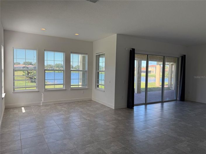 Image No.14-5 Bed Property for sale