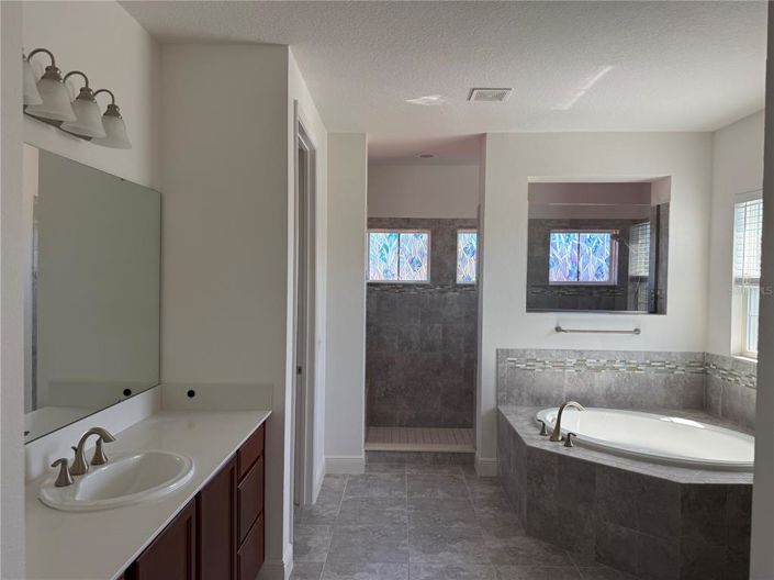 Image No.33-5 Bed Property for sale