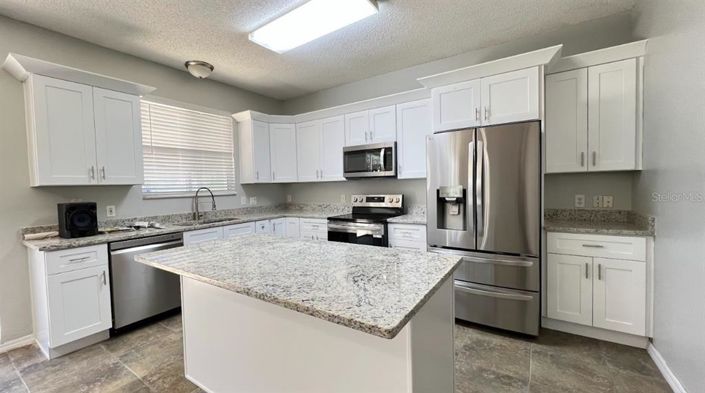 Image No.12-5 Bed Property for sale