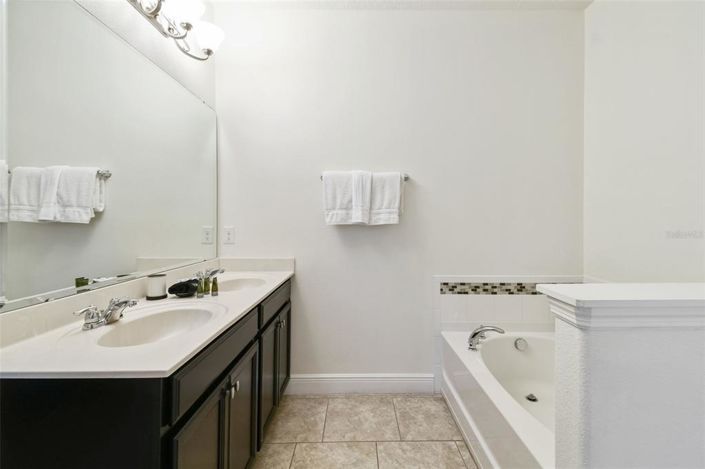 Image No.47-5 Bed Property for sale