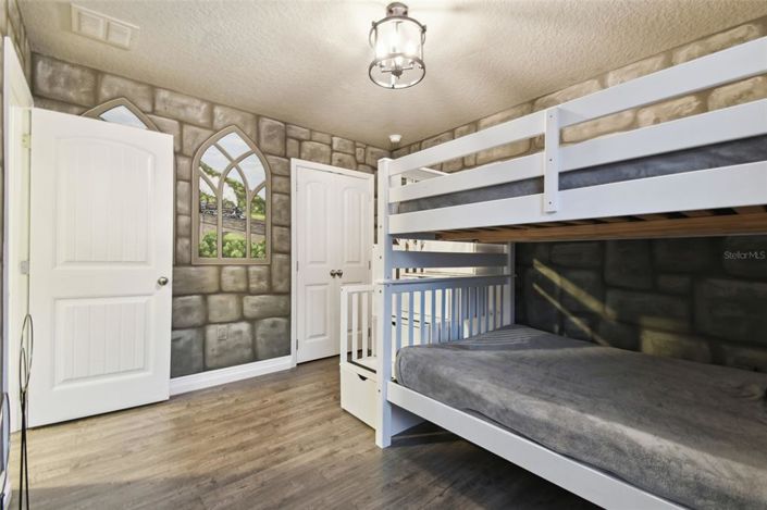 Image No.48-5 Bed Property for sale