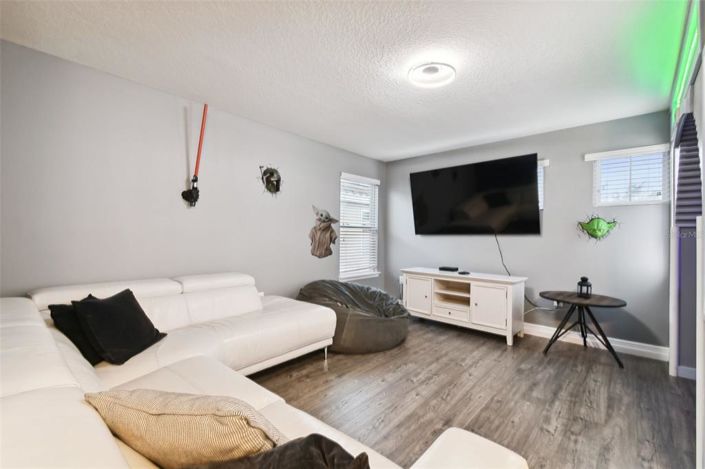 Image No.55-5 Bed Property for sale