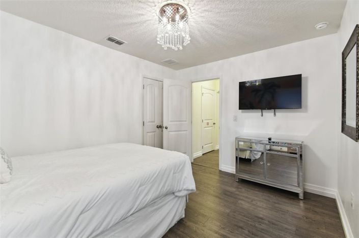 Image No.57-5 Bed Property for sale