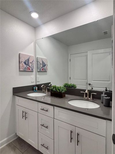 Image No.14-4 Bed Townhouse for sale