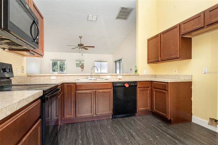 Image No.15-3 Bed Property for sale