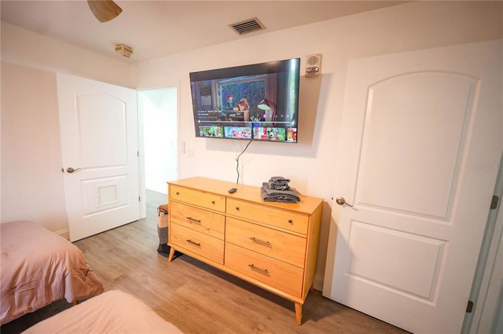 Image No.12-2 Bed Property for sale