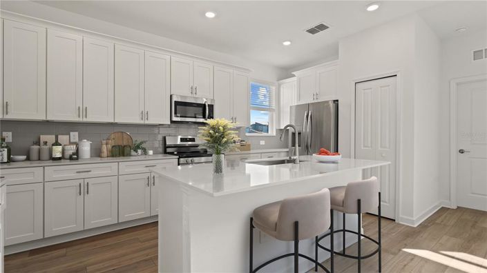 Image No.4-5 Bed Property for sale