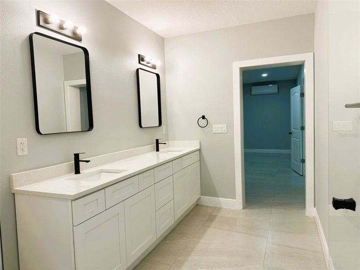 Image No.25-4 Bed Property for sale