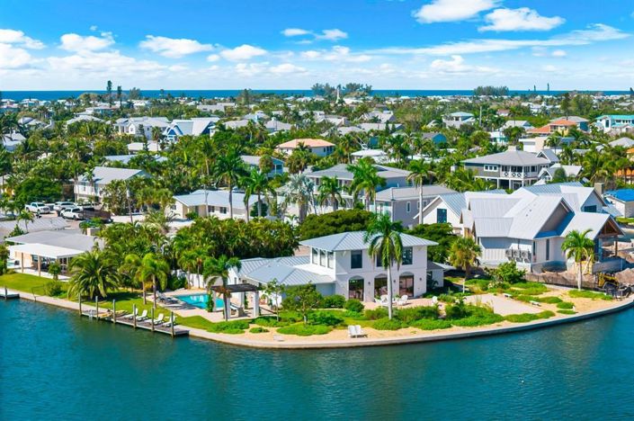 Image No.2-4 Bed Property for sale