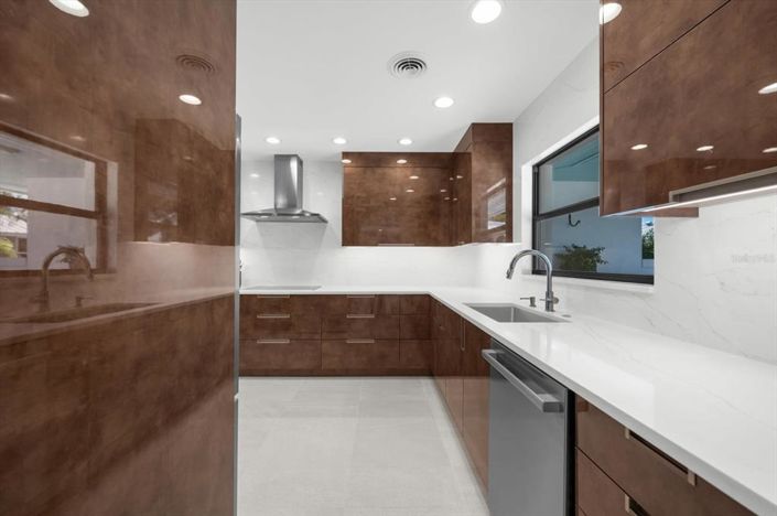 Image No.21-4 Bed Property for sale