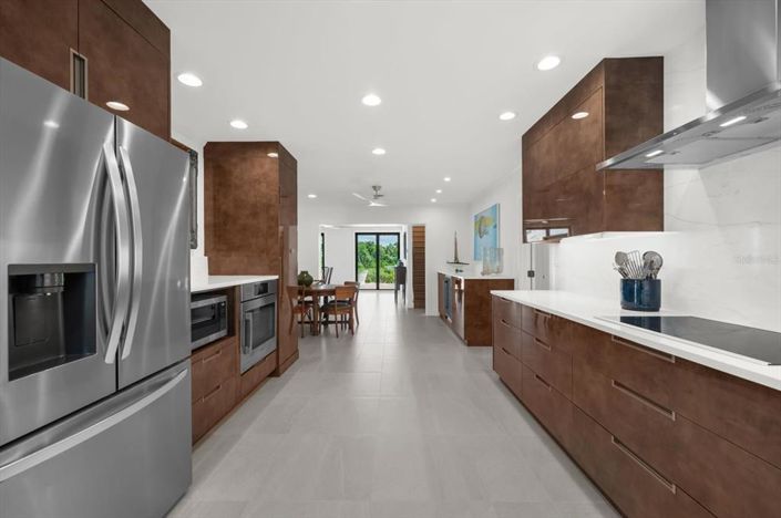 Image No.26-4 Bed Property for sale